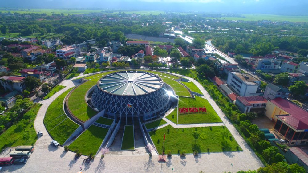 Ngày 1: Đến Điện Biên và Khám Phá Thành Phố
