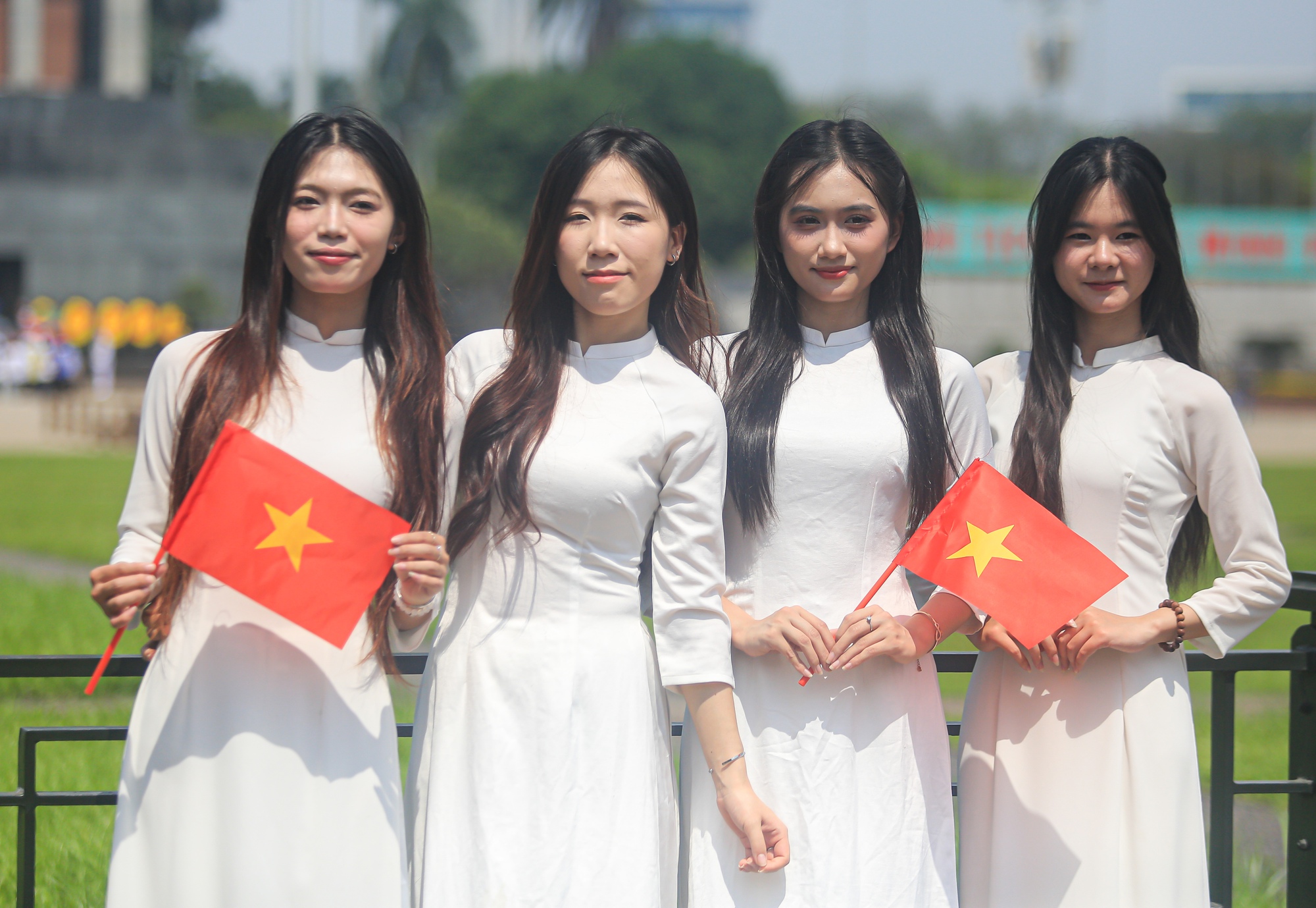 Hình ảnh áo dài tại Quảng trường Ba Đình