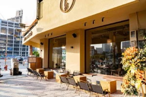 Các quán cà phê theo hướng diễu binh